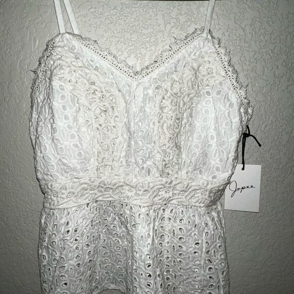 ❄️ Japna White Tank Top-size small - Picture 3 of 4